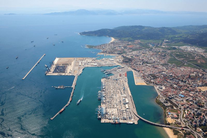 España conserva algunos de los puertos más importantes de Europa, pero ha perdido gran parte de su capacidad de transporte marítimo propio.